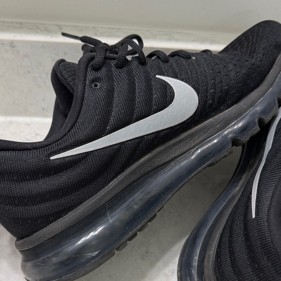 Nike Men's Black Airmax Sneakers size 12 - Picture 3 of 7